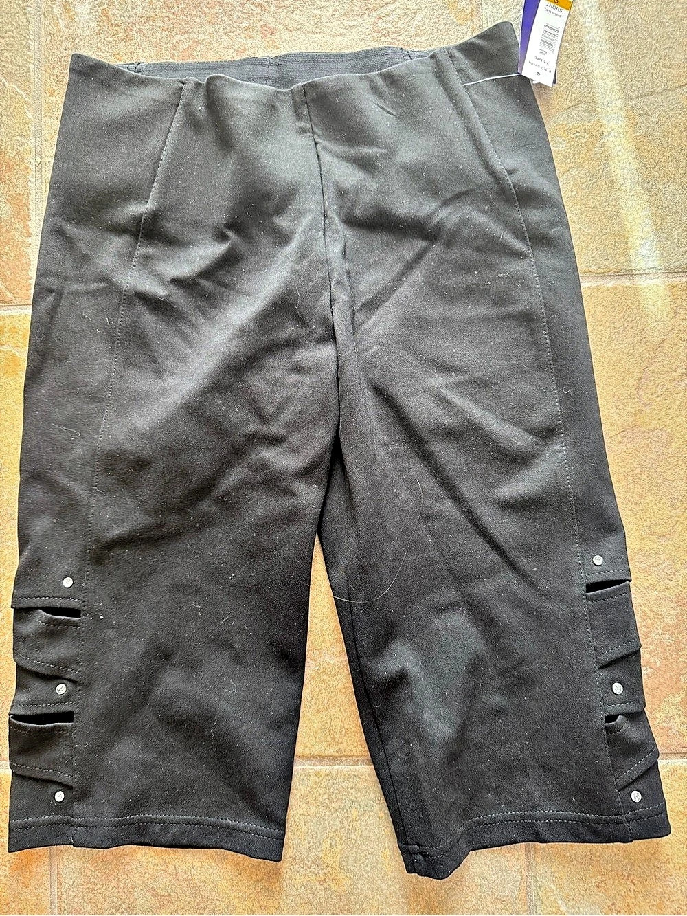 Nygard slims Capri Black Size Small NWT